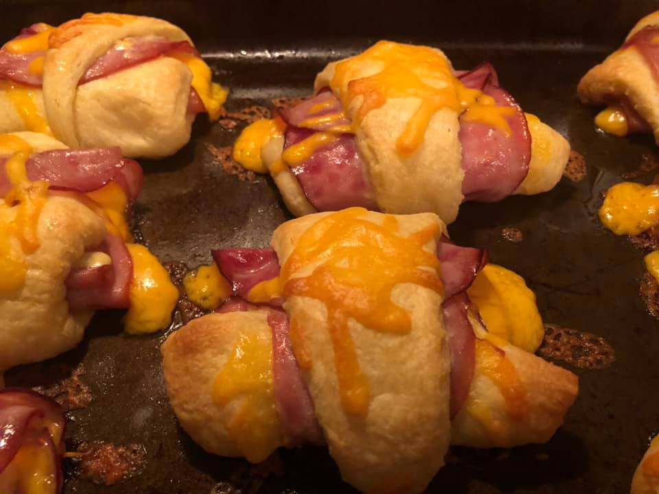 mHAM-AND-CHEESE-CRESCENT-ROLLS